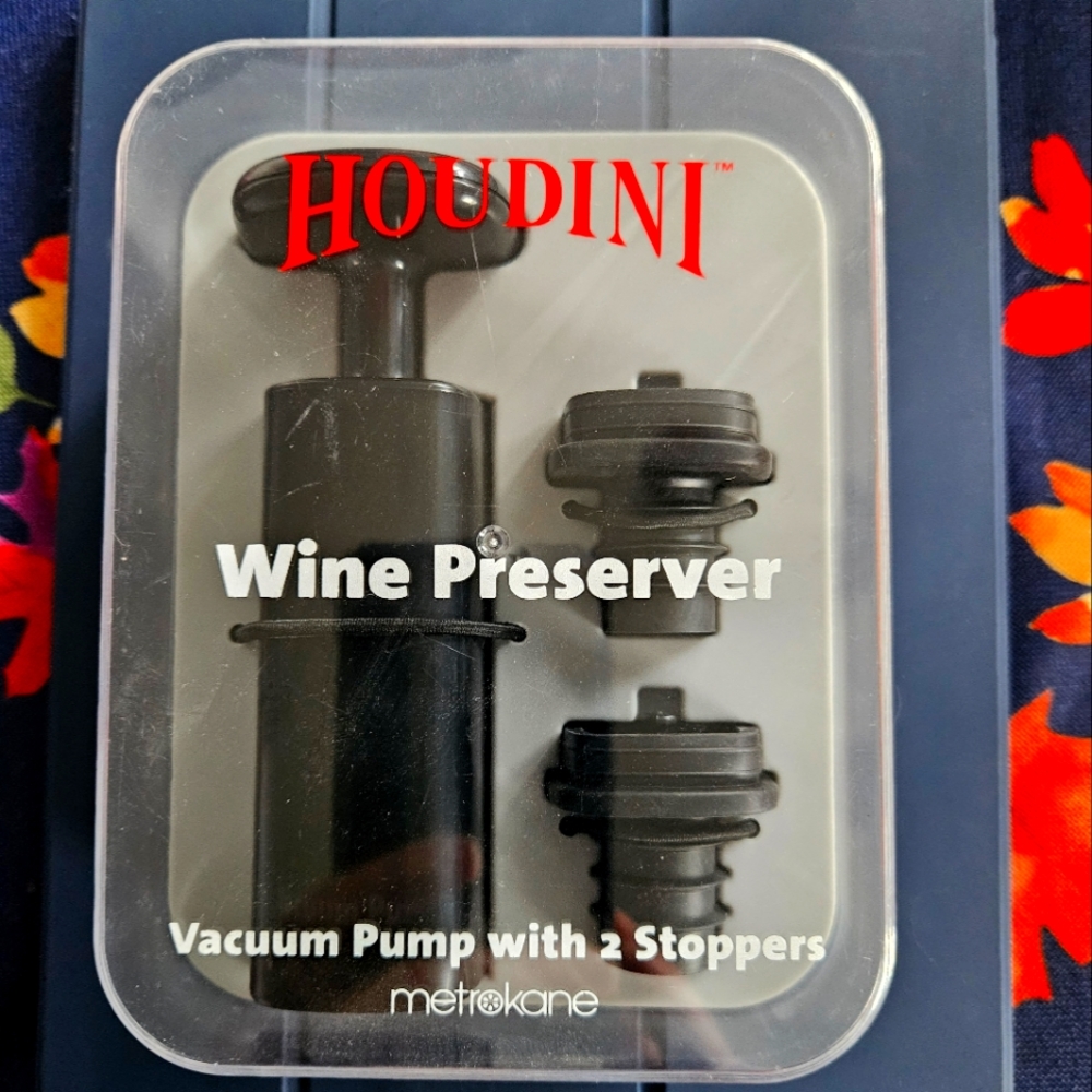 Houdini wine preserver vacuum pump and stoppers